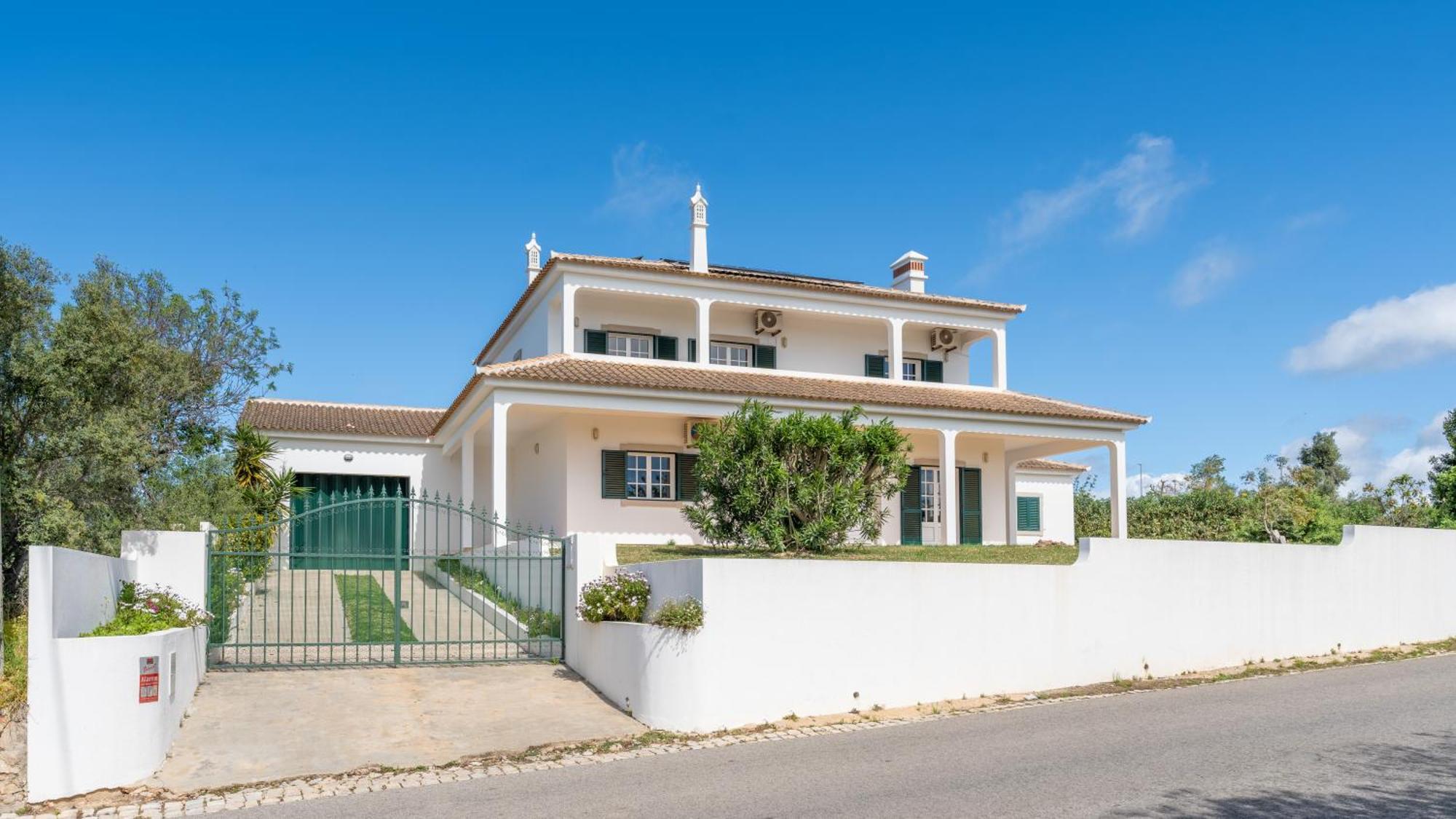 Sunny & Calm 4 Bdr House W/ Pool By Lovelystay Santo Estevao  Exterior foto