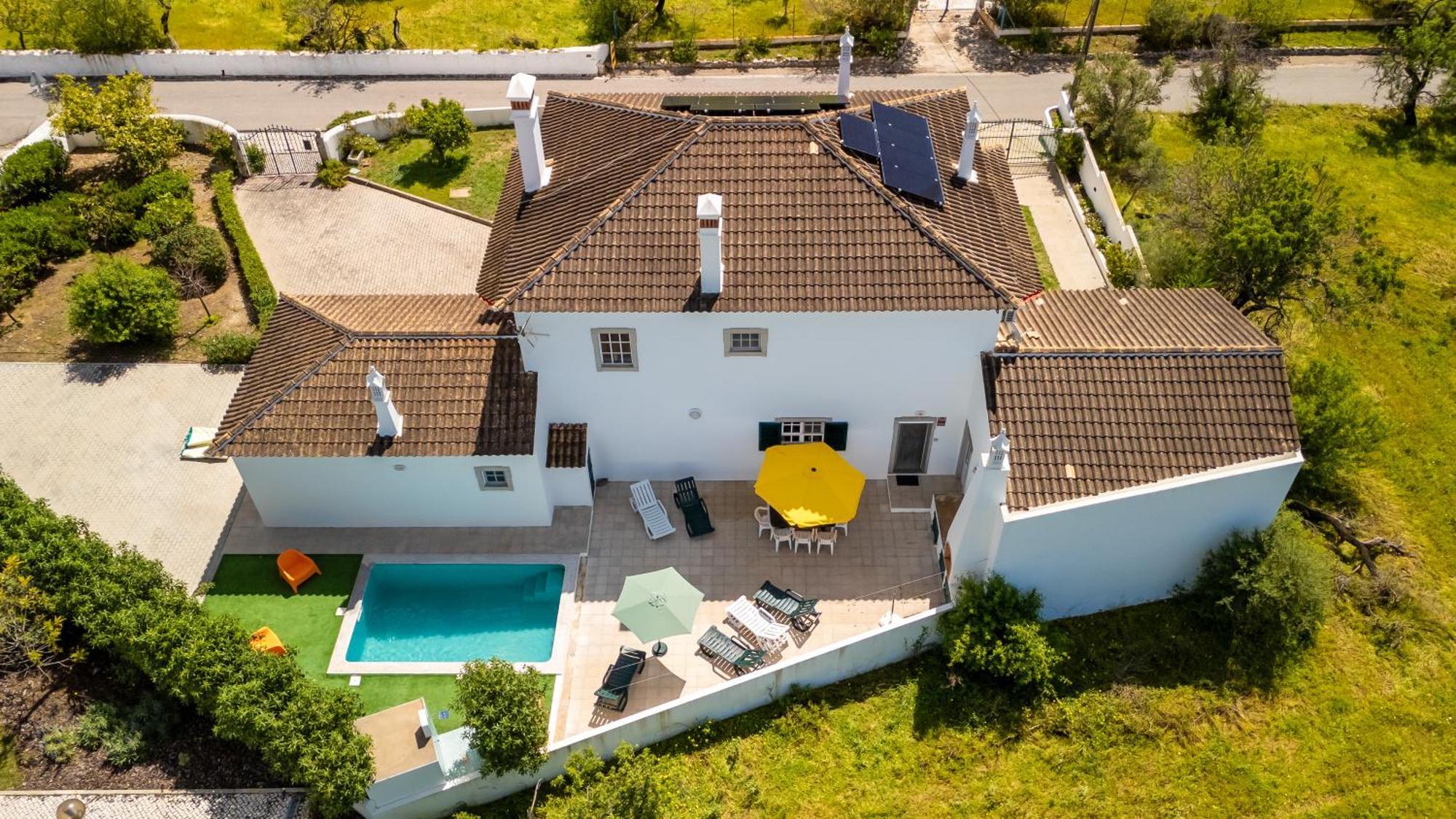 Sunny & Calm 4 Bdr House W/ Pool By Lovelystay Santo Estevao  Exterior foto